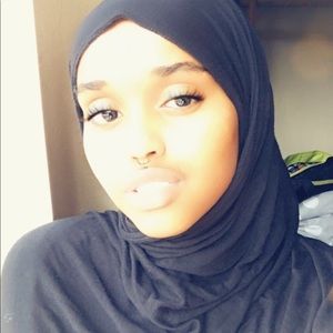 Meet your Posher, Naima